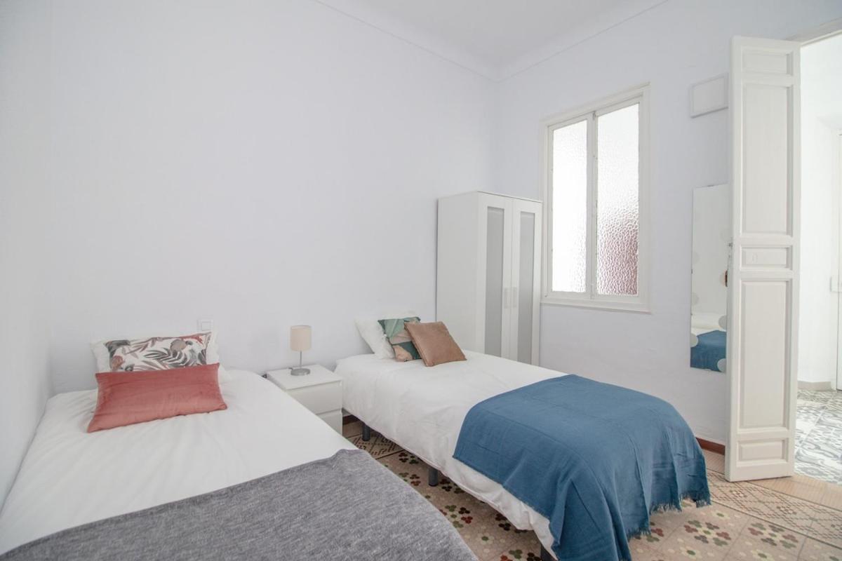 C11 - Cosy 7 Bedrooms In Plaza Merced Malaga Bagian luar foto