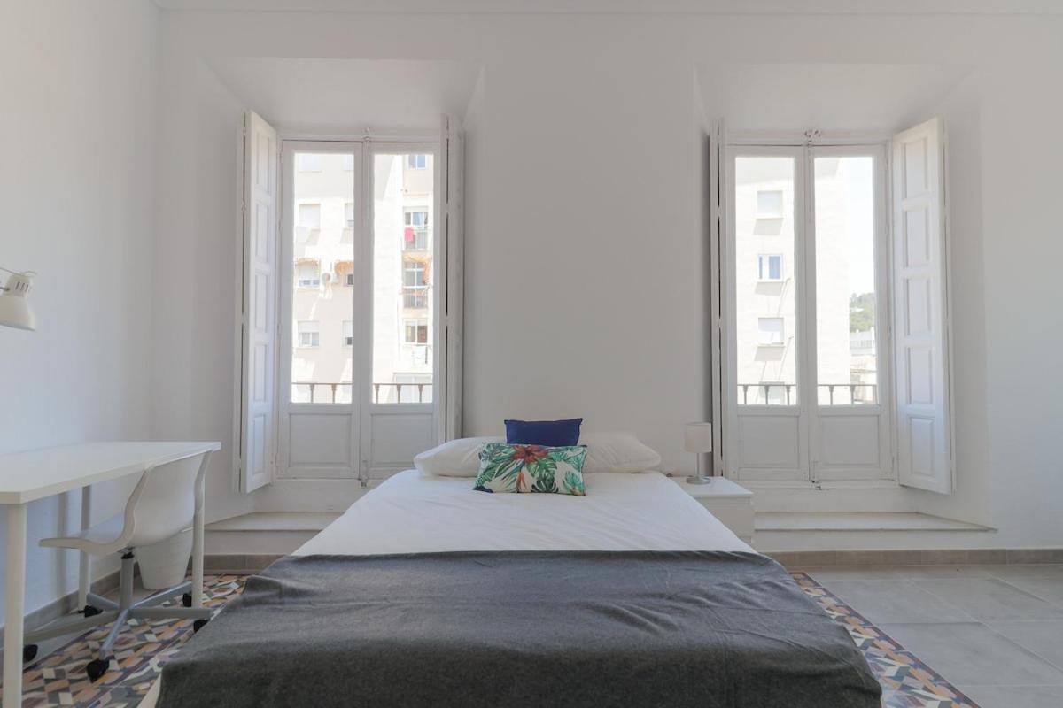 C11 - Cosy 7 Bedrooms In Plaza Merced Malaga Bagian luar foto