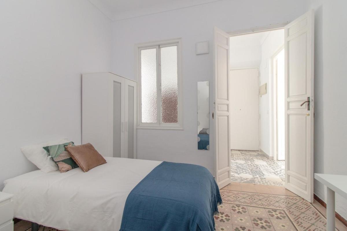 C11 - Cosy 7 Bedrooms In Plaza Merced Malaga Bagian luar foto