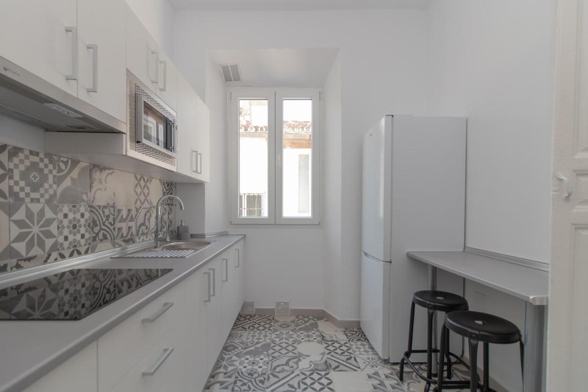 C11 - Cosy 7 Bedrooms In Plaza Merced Malaga Bagian luar foto