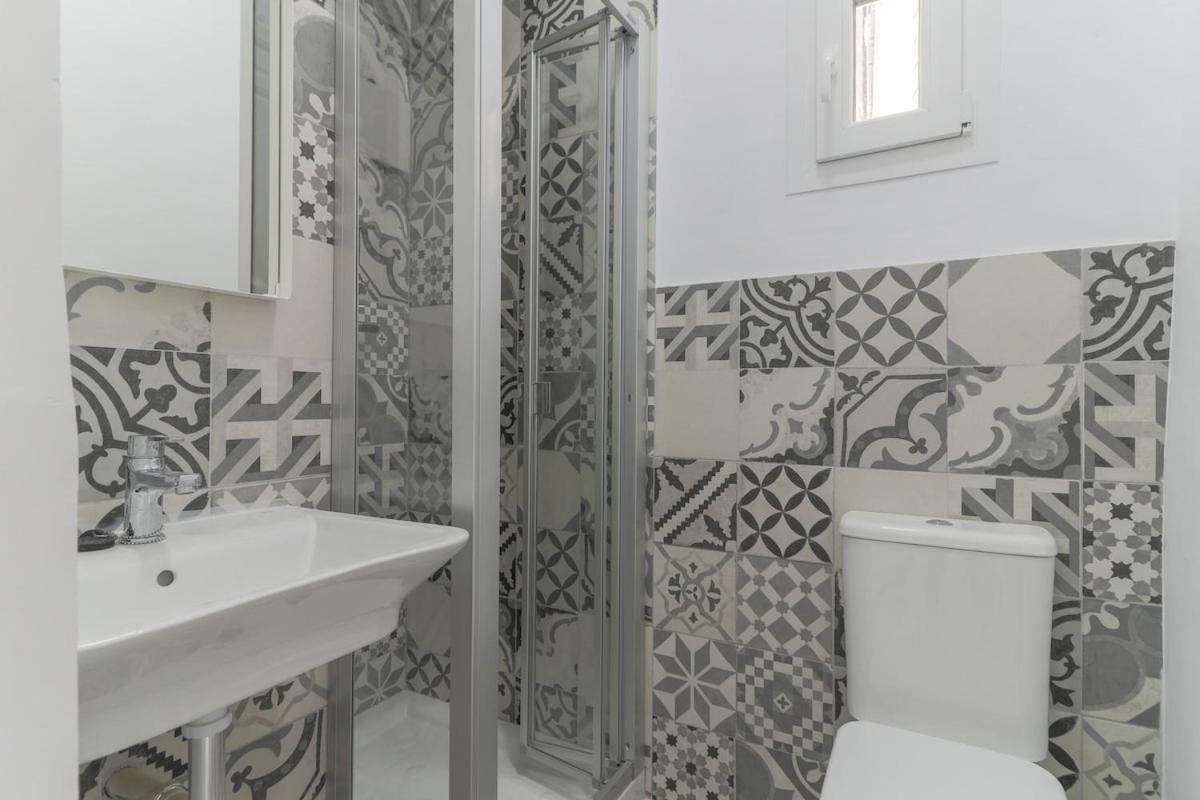 C11 - Cosy 7 Bedrooms In Plaza Merced Malaga Bagian luar foto