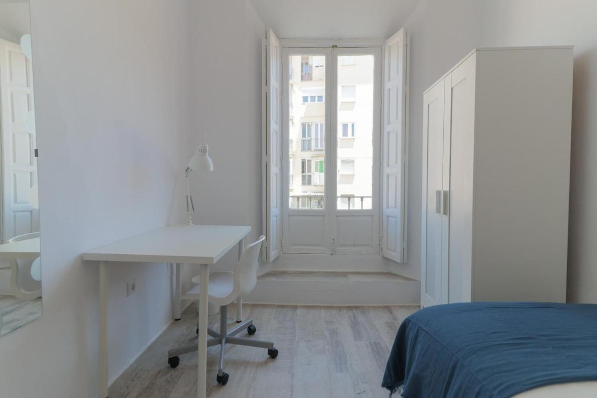 C11 - Cosy 7 Bedrooms In Plaza Merced Malaga Bagian luar foto