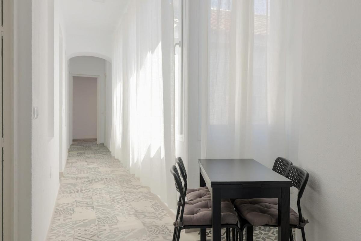 C11 - Cosy 7 Bedrooms In Plaza Merced Malaga Bagian luar foto