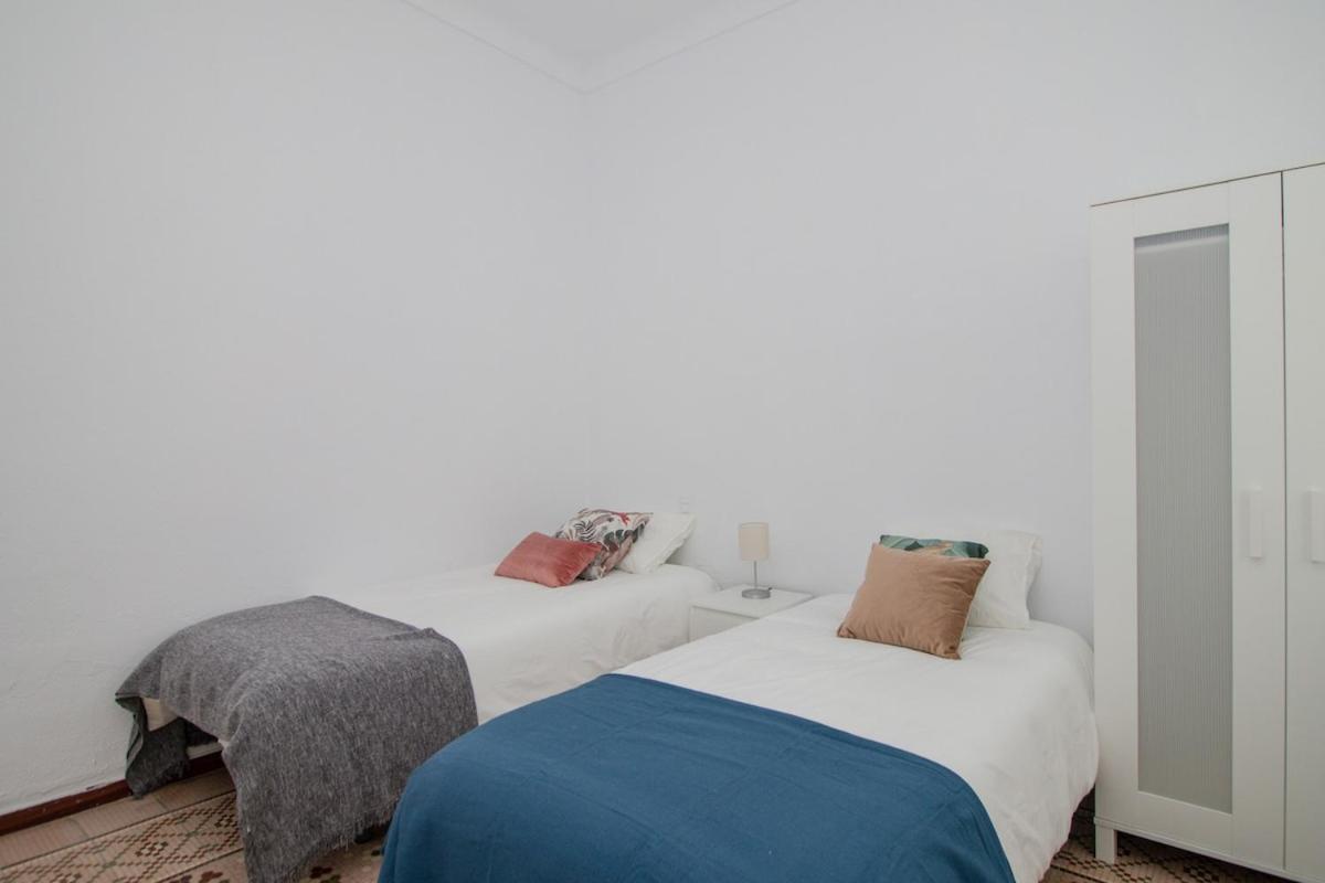 C11 - Cosy 7 Bedrooms In Plaza Merced Malaga Bagian luar foto