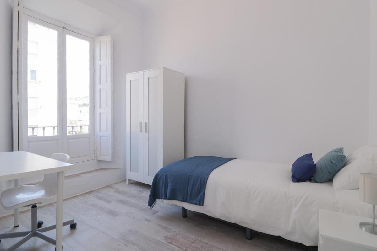 C11 - Cosy 7 Bedrooms In Plaza Merced Malaga Bagian luar foto